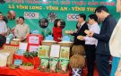 Uỷ ban nhân dân xã Vĩnh Long tham gia trưng bày, giới thiệu sản phẩm tại Lễ hội Phủ Trịnh.