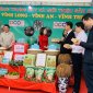 Uỷ ban nhân dân xã Vĩnh Long tham gia trưng bày, giới thiệu sản phẩm tại Lễ hội Phủ Trịnh.
